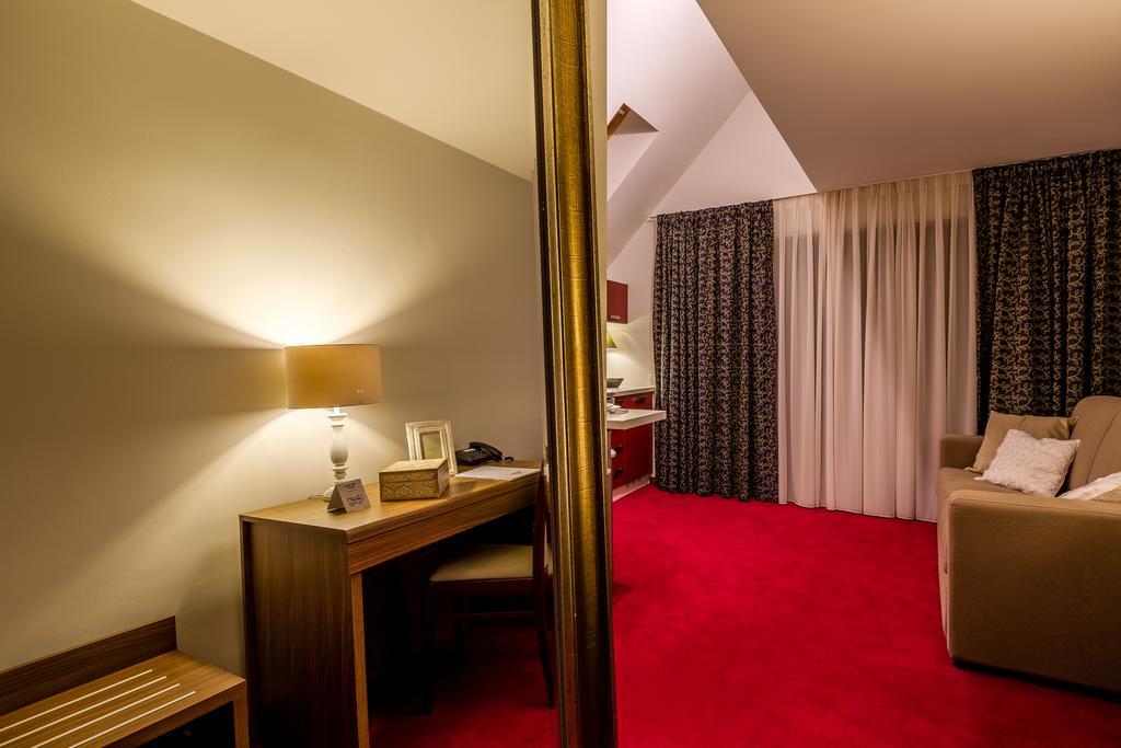 Hotel Boutique Belvedere Sinaia Esterno foto
